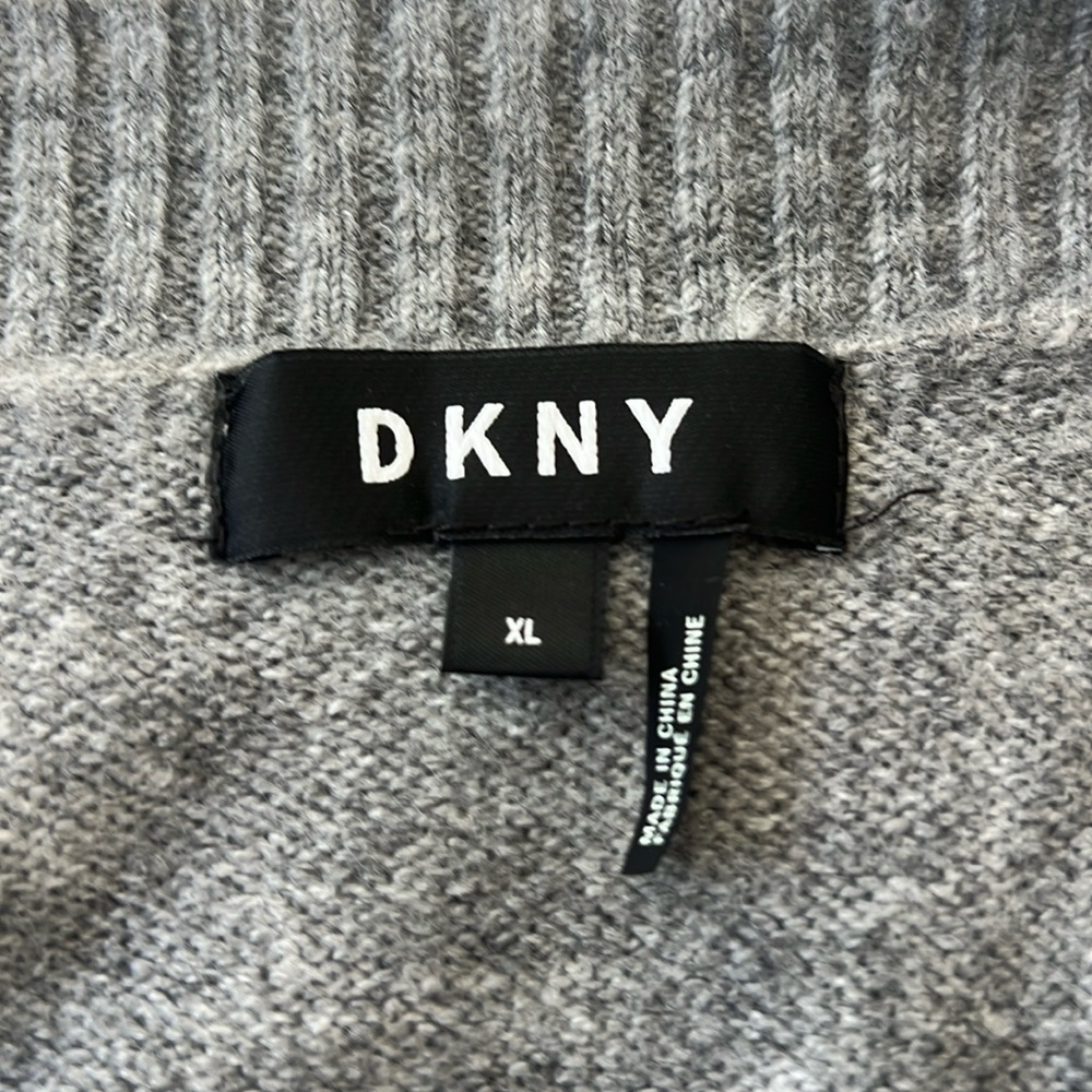 DKNY sweater with sporty, stripping along him and sleeves of the sweat sweater